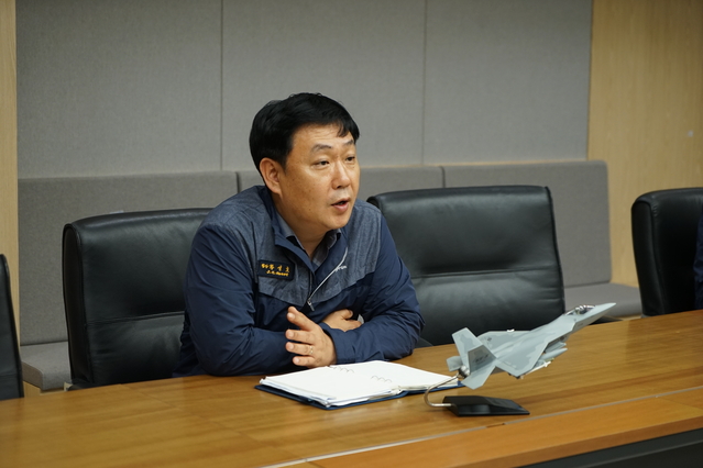 ▲ 황성호 복합체계연구팀 팀장이 차세대 공중전투체계(NACS) 구축에 대해 설명하고 있다. ⓒKAI