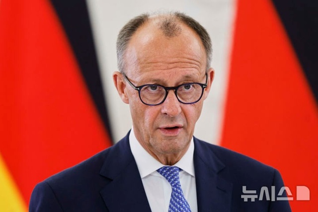 ▲ 프리드리히 메르츠 독일 총리가 리투아니아 빌뉴스 대통령궁에서 기자회견을 하고 있다. 250522 AP/뉴시스. ⓒ뉴시스