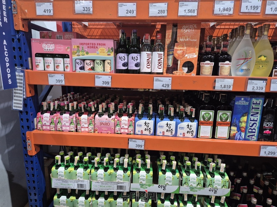 ▲ S&R은 멤버십 매장인 만큼 가격은 로컬 마트보다 저렴한 편이다. 이 때문에 B2B 사업자들이 대량으로 소주를 구매해 주택가 등지에서 판매하기도 한다.ⓒ조현우 기자