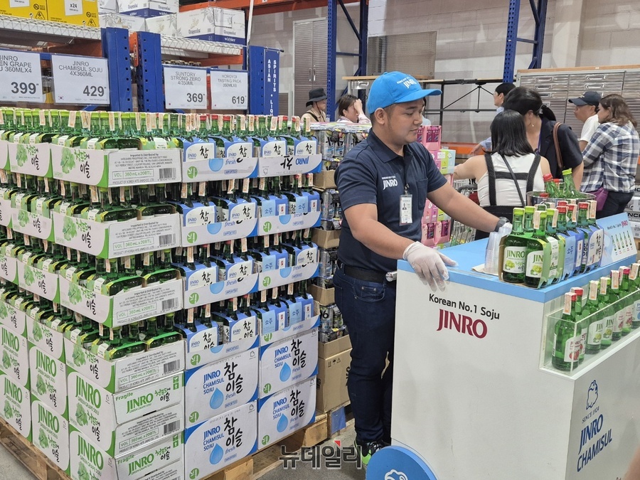 ▲ 창고형 매장 S&R에서 진행 중인 진로 시음부스ⓒ조현우 기자