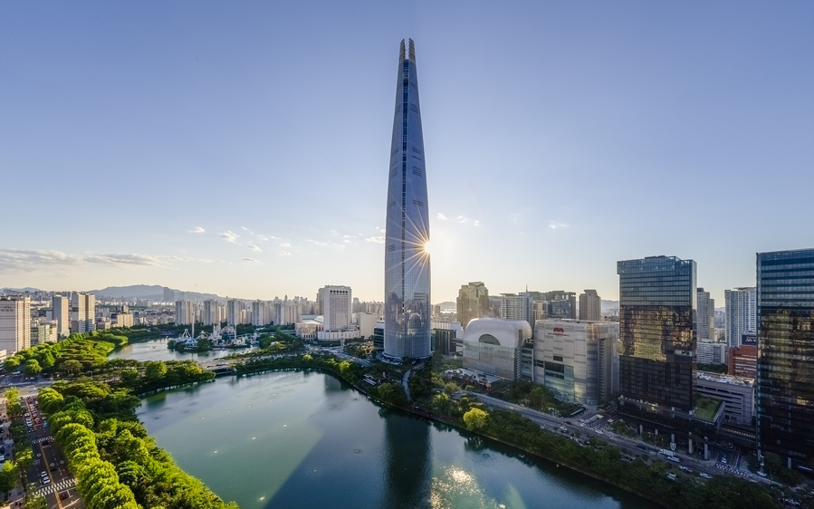 ▲ 잠실 롯데월드타워 전경ⓒ롯데백화점