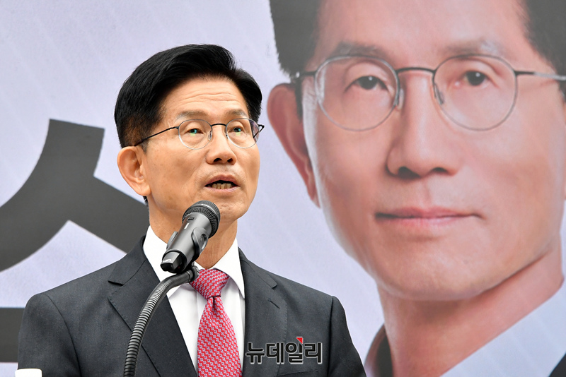 ▲ 김문수 국민의힘 대선 후보가 27일 오전 서울 여의도 국민의힘 중앙당사에서 '국토 판갈이 : 방방곡곡 핫플 KOREA - 새롭게 대한민국' 국토 발전 관련 공약발표 기자회견을 하고 있다. ⓒ이종현 기자