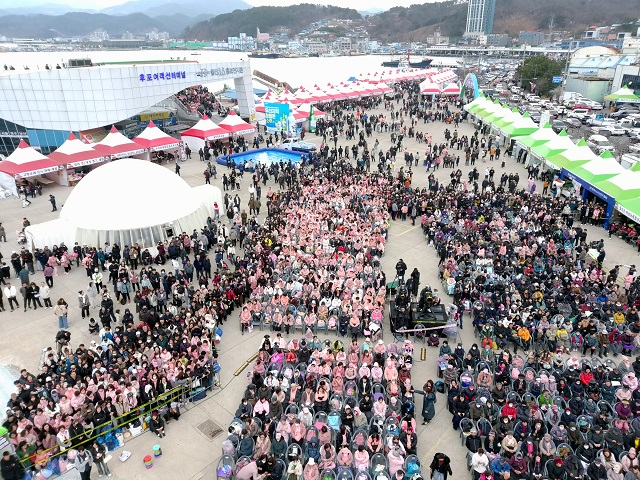 ▲ 지난해 ‘울진대게와 붉은대게축제’ 전경.ⓒ울진군