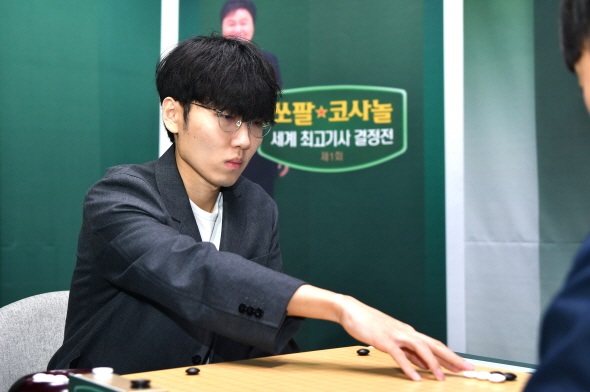 ▲ 제1회 쏘팔코사놀 세계 최고기사 결정전 1차전에서 신진서 9단이 4승 1패로 2위에 올랐다.ⓒ한국기원 제공