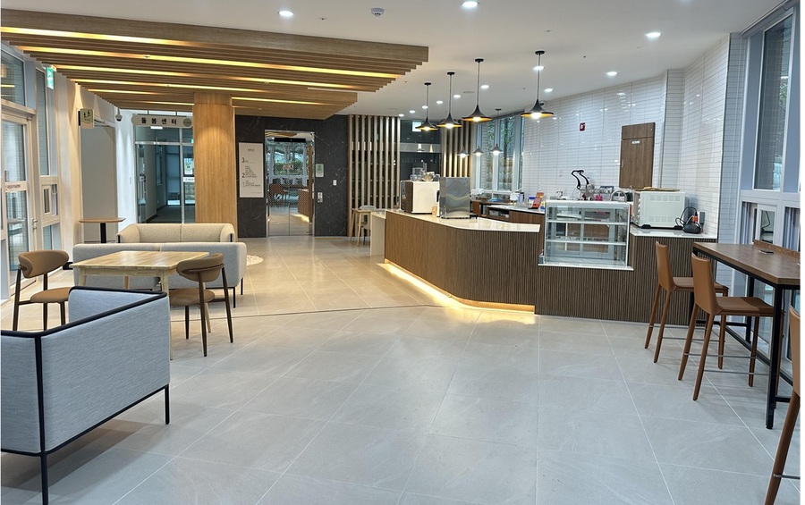 ▲ 옥천군 다가치동행센터 마을카페 ‘이음’ 내부전경.ⓒ옥천군