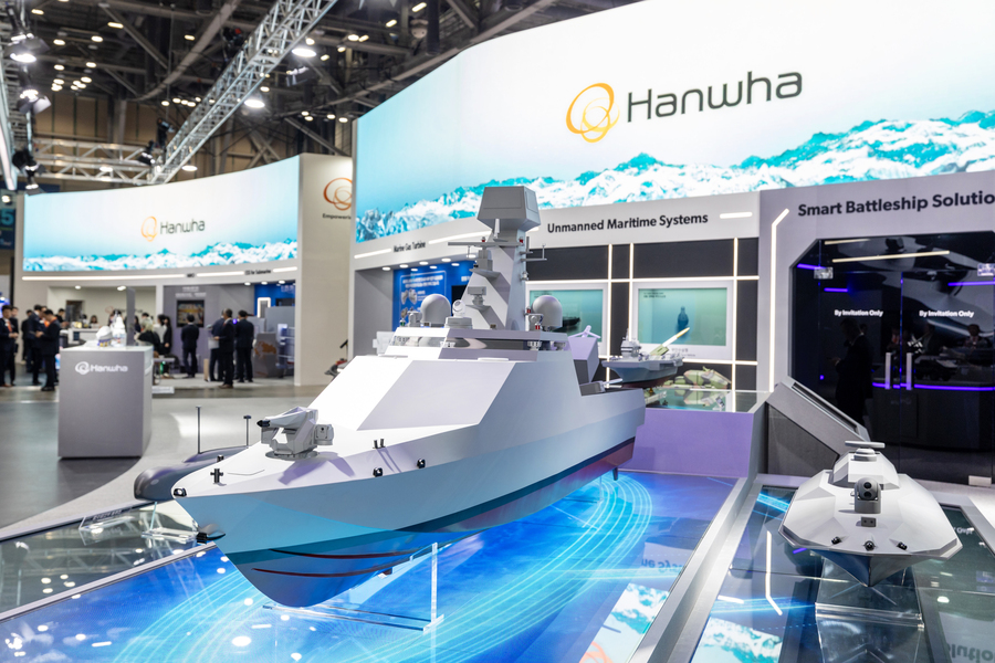 ▲ 한화시스템이 부산 벡스코에서 열린 MADEX 2025에서 처음으로 공개한 전투용 무인수상정 ⓒ한화시스템