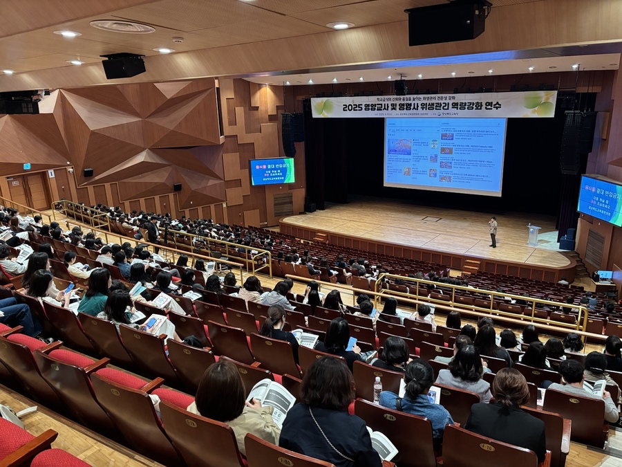 ▲ 경북교육청(교육감 임종식)은 조리 종사자들의 근무 환경을 개선하고, 학생들에게 더욱 안전하고 양질의 급식을 제공하기 위한 ‘맞춤형 학교급식 종합대책’을 수립·운영한다.ⓒ경북교육청