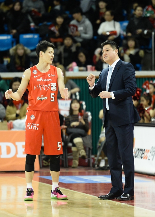 ▲ SK를 떠나 kt로 이적한 김선형이 문경은 감독과 재회한다.ⓒ연합뉴스 제공