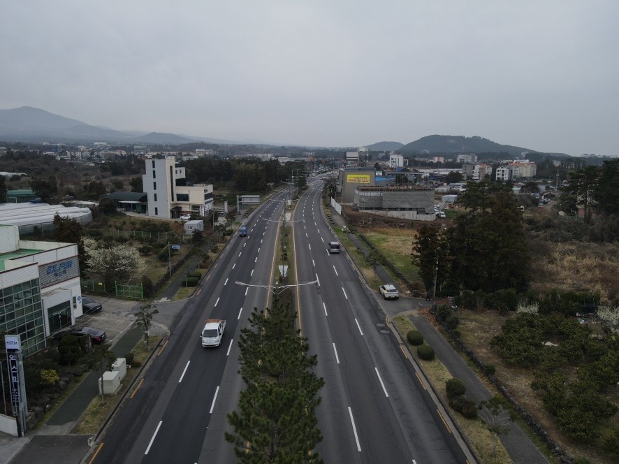 ▲ 제주시가 추진한 연북로 KCTV부터 번영로 교차로까지 7.2km 구간의 ‘연북로 도시바람길숲’전경 ⓒ제주시 제공