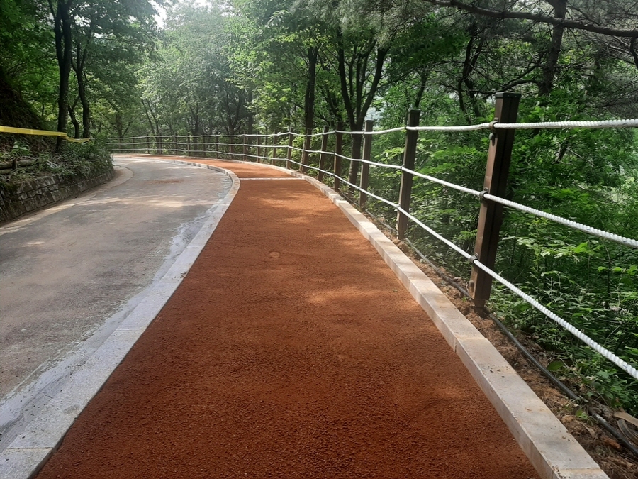 ▲ 성주봉 자연휴양림에 정비된 황톳길ⓒ