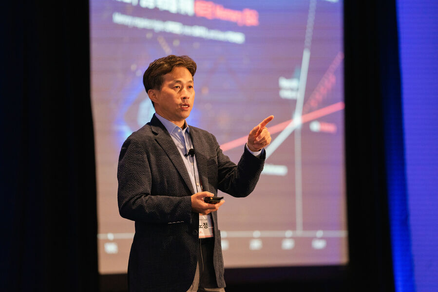 ▲ '2024 SK 글로벌 포럼'에서 기조연설을 하고 있는 곽노정 대표이사 사장 ⓒSK하이닉스