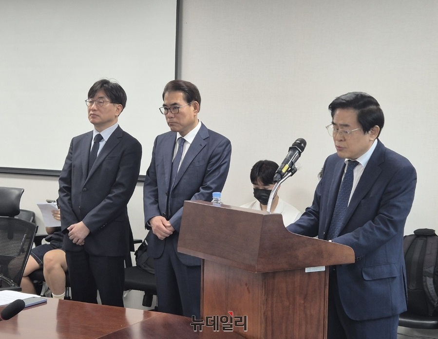 ▲ 도세호 SPC 대표이사가 국회에서 열린 긴급간담회에서 사과문을 발표하고 있다.ⓒ조현우 기자