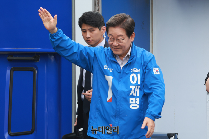 ▲ 이재명 더불어민주당 대선 후보가 28일 오후 서울 광진구 어린이대공원 앞에서 열린 유세에서 지지를 호소하고 있다. ⓒ이종현 기자