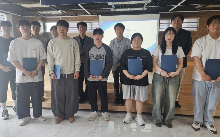 ▲ 서원대학교(총장 손석민)는 지난 28일 미래창조관에서 ‘2025년도 제44회 형설교수장학회 장학금 전달식’을 가졌다.ⓒ서원대학교