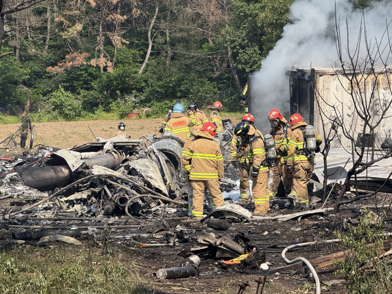 ▲ 29일 오후 1시52분께 경북 포항시 남구 동해면 신정리 인근 야산에 해군 항공사령부 소속 P-3 해상초계기가 추락했다. ⓒ뉴시스