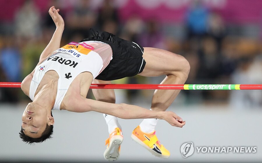▲ 우상혁이 아시아육상경기선수권대회에서 2m29를 넘으며 2연패에 성공했다.ⓒ연합뉴스 제공