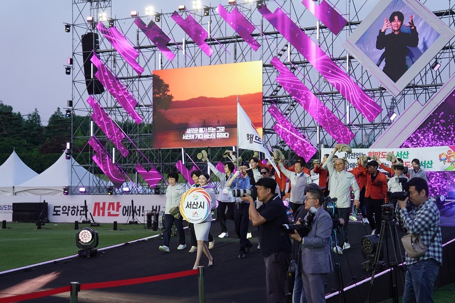 ▲ 29일 서산종합운동장 일원에서 열린 제31회 충청남도장애인체육대회 개회식에서 시군 선수들이 입장하고 있다.ⓒ서산시