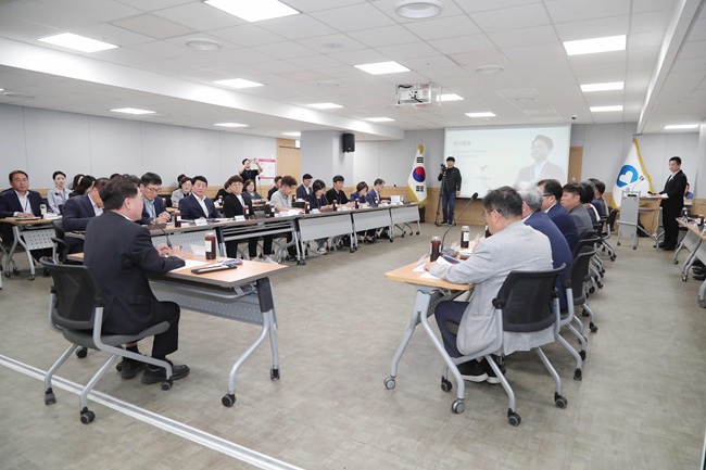 ▲ 육동한 춘천시장이 30일 시청 다목적회의실에서 2025 춘천국제태권도대회 준비상황 점검 보고회를 열었다. ⓒ춘천시