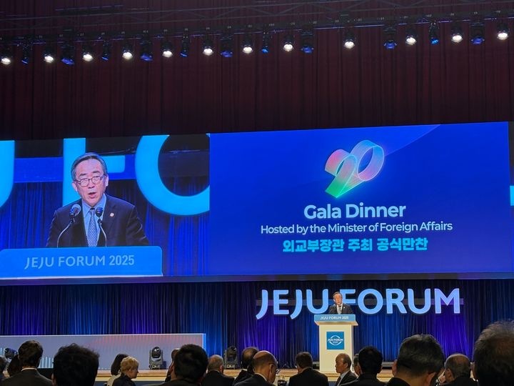 ▲ 조태열 외교부 장관이 29일 제주국제컨벤션센터에서 열린 ‘제20회 평화와 번영을 위한 제주포럼’ 공식 환영 만찬을 주최하고 있다. ⓒ외교부 제공