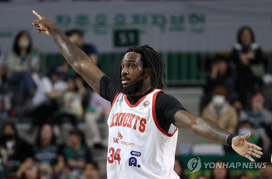 ▲ 은퇴 의사를 드러낸 SK의 워니가 마음을 돌렸고, 재계약에 도장을 찍었다.ⓒ연합뉴스 제공