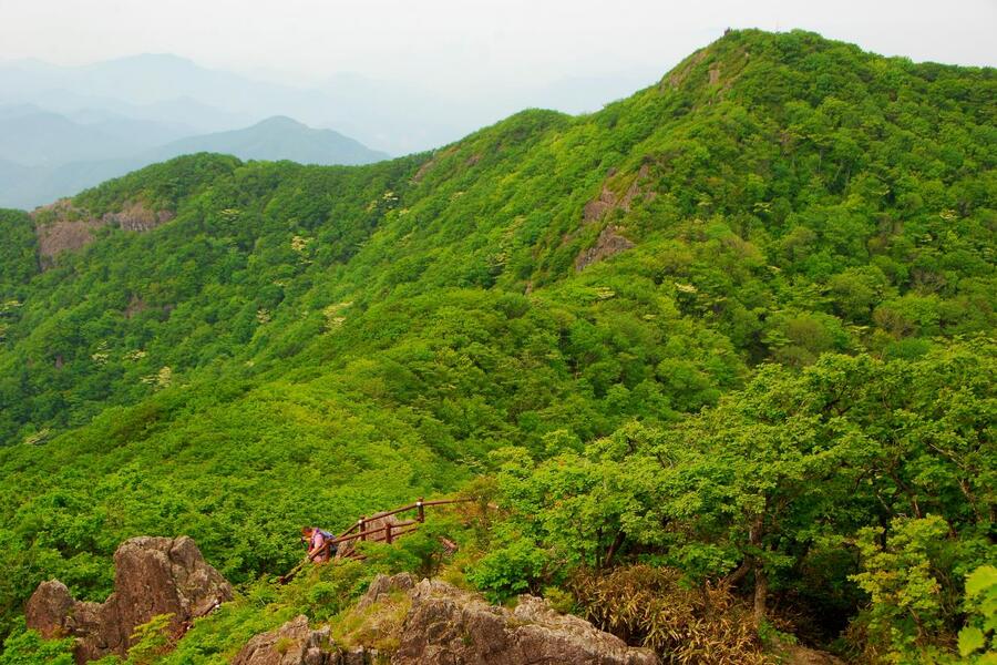 ▲ 동봉(삼장봉)에서 바라본 상봉(운장대).ⓒ진경수 山 애호가