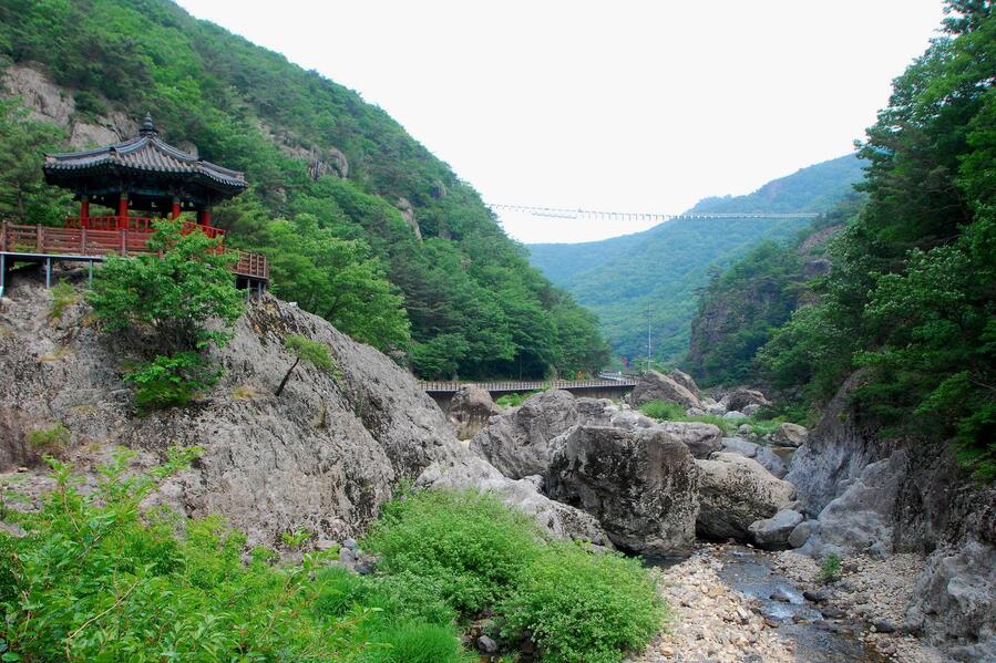 ▲ 운일암반일암의 도덕정(左)과 구름다리(右).ⓒ진경수 山 애호가