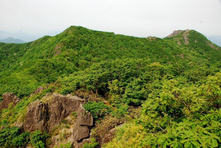 ▲ 운장산 동봉에서 본 상봉(左)과 서봉(右).ⓒ진경수 山 애호가