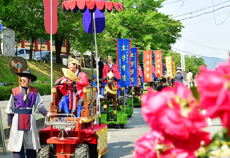 ▲ 경산시(시장 조현일)를 대표하는 전통문화축제인 ‘2025 경산자인단오제’가 남천둔치 야외공연장과 자인면 계정숲 일원에서 성황리에 개최되며 마무리됐다.ⓒ경산시