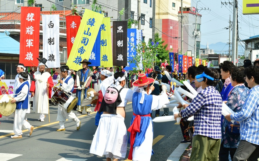 ▲ 5월 30일부터 6월 1일까지 3일간 열린 경산자인단오제는 전통문화의 깊이를 살리면서도 현대적 감각을 더한 다양한 프로그램으로 관람객들의 큰 호응을 이끌어냈다.ⓒ경산시