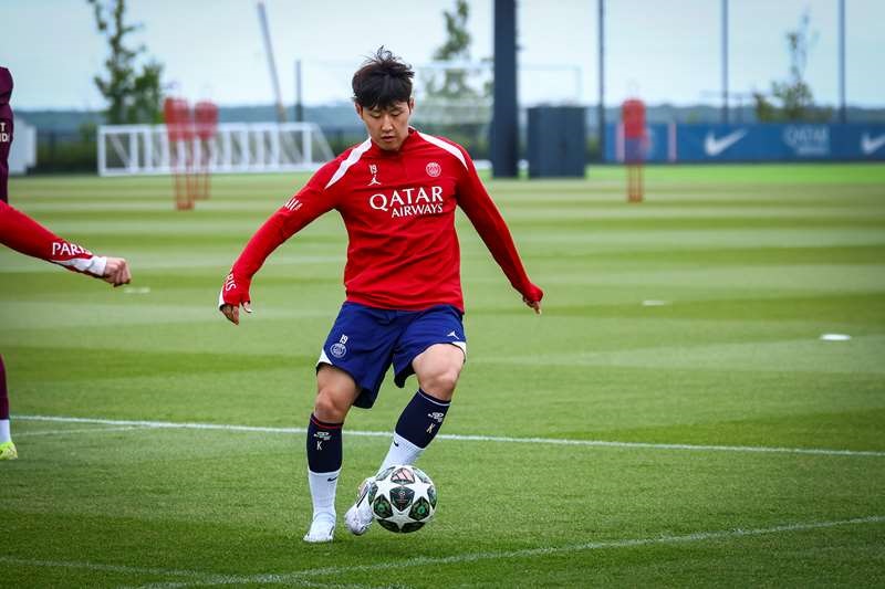 ▲ 젊은 이강인이 젊은 PSG에서 외면받고 있다. 올 시즌 주전 경쟁에서 완전히 밀려난 이강인이다.ⓒPSG 제공