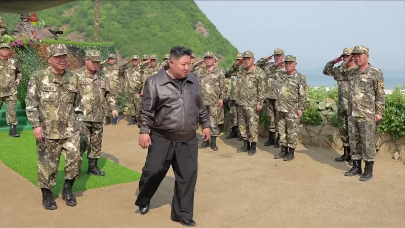 ▲ 북한 조선중앙TV에 따르면 북한 김정은이 지난 5월 29일 조선인민군 대연합부대 포병구분대 포사격경기를 참관했다. ⓒ조선중앙TV 캡처/뉴시스