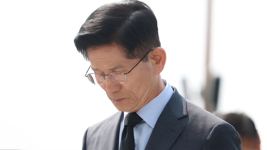 ▲ 김문수 국민의힘 대통령선거 후보가 2일 오전 10시 ‘제주4‧3평화공원’을 찾아 영령들께 참배하고 있다. ⓒ연합뉴스 제공