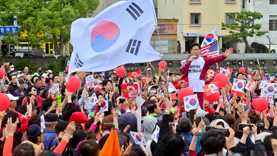 ▲ 김문수 국민의힘 대통령선거 후보가 2일 제주시 동문시장 앞 탐라문화광장에서 열린 ‘제주 총괄거점유세’에 나서 연설하고 있다. ⓒ뉴시스 제공