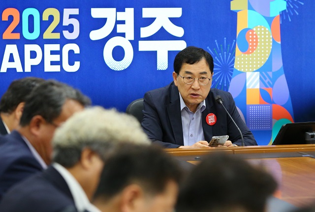 ▲ 2일 경주시청 영상회의실에서 열린 국소본부장회의에서 주낙영 시장이 대통령선거 당일에도 공정한 선거 관리를 위해 전 부서가 협력 체계를 유지해 줄 것을 주문하고 있다.ⓒ경주시