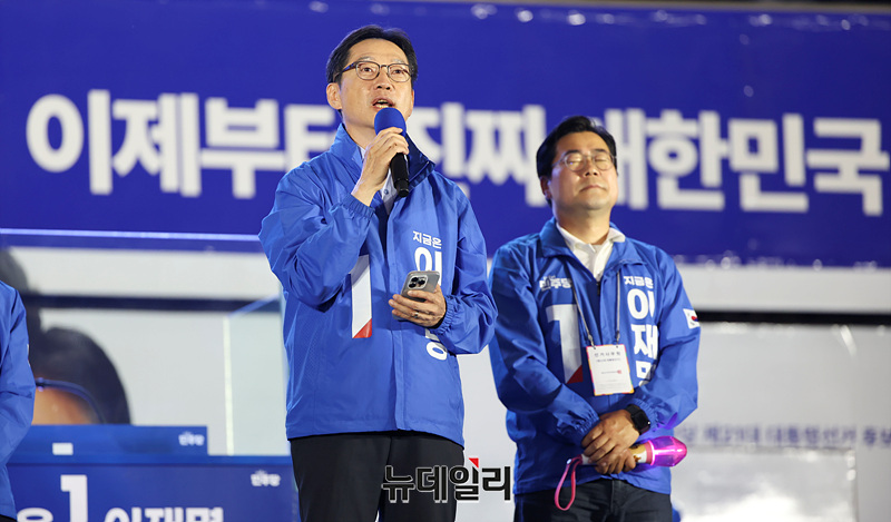 김경수 총괄선대위원장 연단 모습