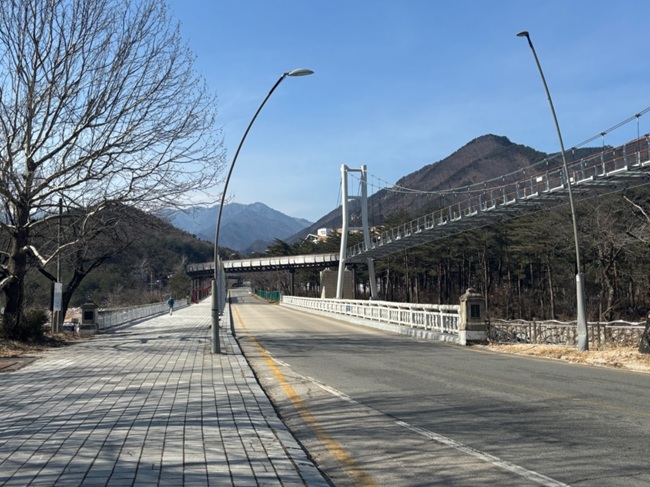 ▲ 속초시가 총사업비 19억 원을 투입해 설악동 관문의 청봉교 보수·보강공사를 본격적으로 추진한다.ⓒ속초시