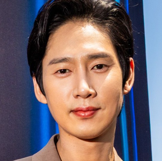 '美친 존재감' <b>박성훈</b> "'<b>오징어 게임</b>' 시즌3, 무엇을 상상하든 그 이상을...