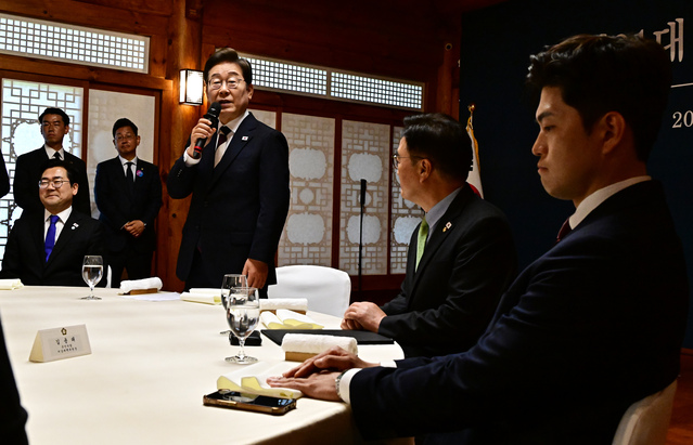 ▲ 이재명 대통령이 4일 서울 여의도 국회 사랑재에서 열린 제21대 대통령 취임 기념 오찬에서 발언을 하고 있다. 사진=국회사진기자단