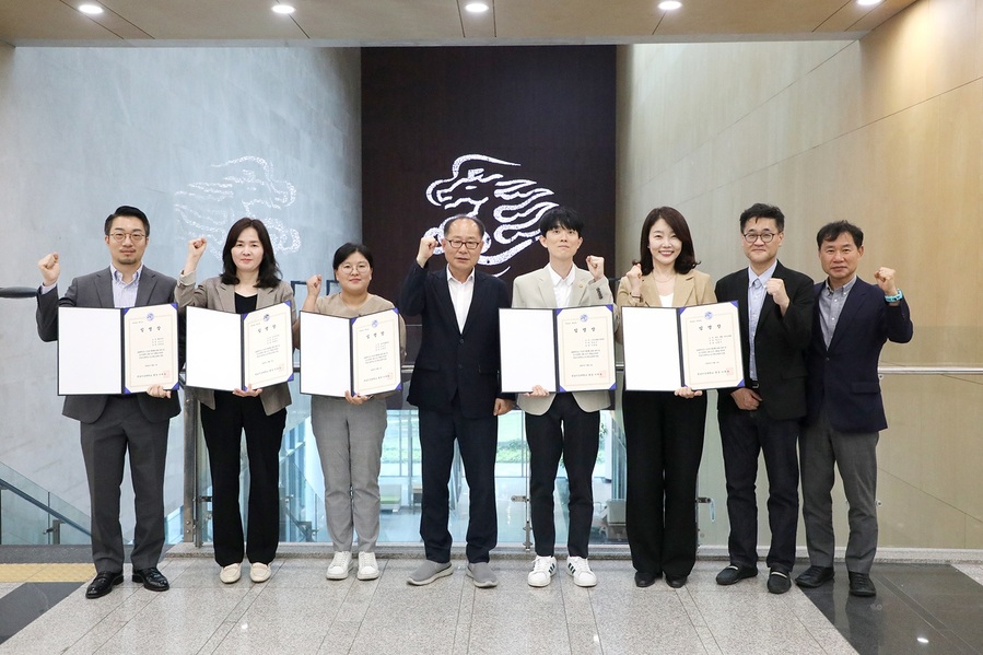 ▲ 영남이공대학교(총장 이재용)는 2일 오후 5시, 입학본부 회의실에서 ‘입시특임교원 임명식’을 개최하고, 지역 고교와의 적극적인 소통과 입시 홍보를 위한 본격적인 활동에 나섰다.ⓒ영남이공대