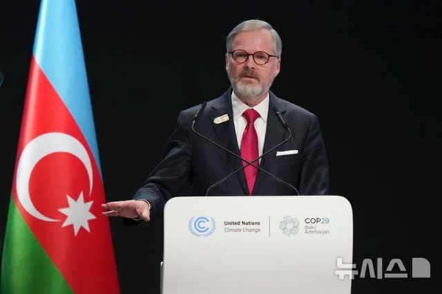 ▲ 페트르 피알라 체코 총리가 아제르바이잔 바쿠에서 열린 제29차 유엔기후변화협약 당사국총회(COP29) 정상회의 본회의에서 연설하고 있다. 241113 AP/뉴시스. ⓒ뉴시스