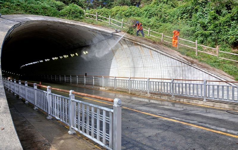 ▲ 아산시가 도시환경정비 종합사업 ‘깨깔산멋’ 재가동에 나선 가운데 신정호수 공원의 주요 관문인 남산터널이 새롭게 단장되고 있다.ⓒ아산시