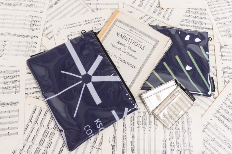 ▲ 폐현수막 활용해 제작한 파우치와 악보 카드 지갑.ⓒ국립심포니오케스트라