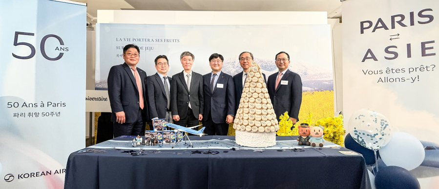 ▲ 왼쪽부터 심현준 대한항공 프랑스지점장, 김병지 대한항공 여객영업부담당, 이일열 주프랑스한국문화원장, 최정호 대한항공 영업 총괄 부사장 ⓒ대한항공