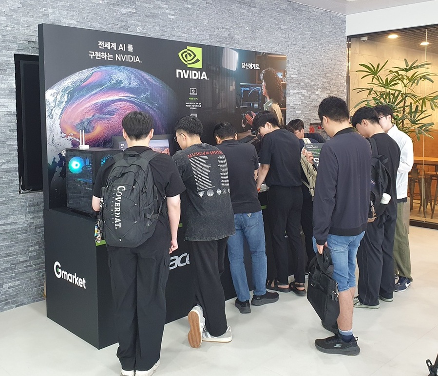 ▲ 충북대학교 학생들이 데모(전시) 부스에서 체험 중이다.ⓒ충북대학교