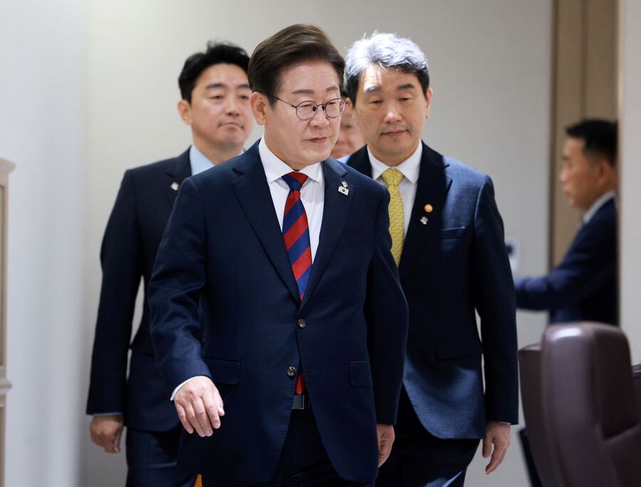 ▲ 이재명 대통령이 5일 서울 용산구 대통령실 청사에서 열린 국무회의에 입장하고 있다. ⓒ뉴시스