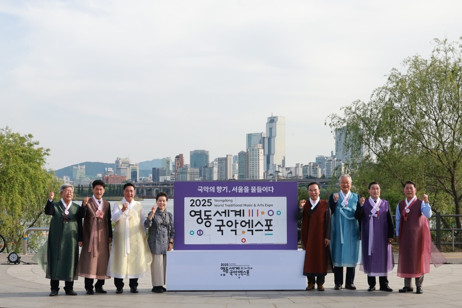 ▲ 서울 뚝섬한강공원 수변무대에서 열린 2025 영동세계국악엑스포 D-100 기념행사.ⓒ영동세계국악엑스포 조직위원회