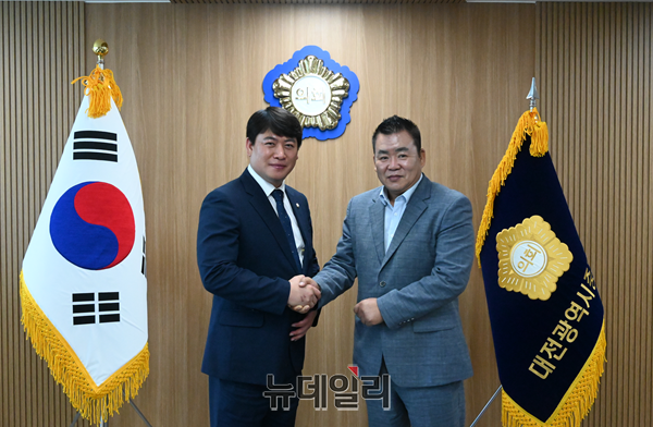 ▲ 오은규의장은 조국혁신당 소속으로는 전국 유일의 기초의회 의장이라는 점에서, 보다 선도적이고 책임 있는 의정 활동을 추구하고 있다.ⓒ중구의회