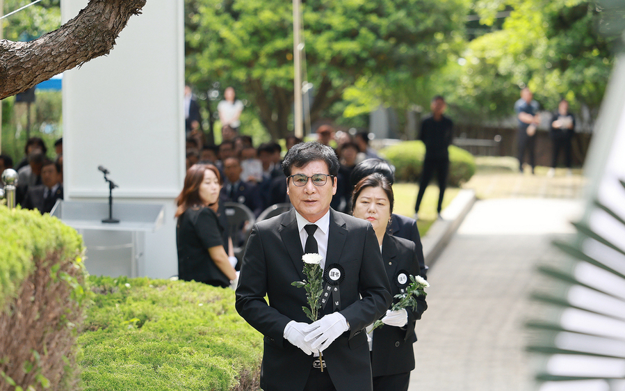 ▲ 이상익 함평군수 헌화 및 연설ⓒ함평군제공