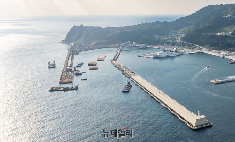 ▲ 울릉지역 최대 토목공사로 2028년 개항을 앞두고 있는 울릉공항 건설현장 전경 ⓒ뉴데일리