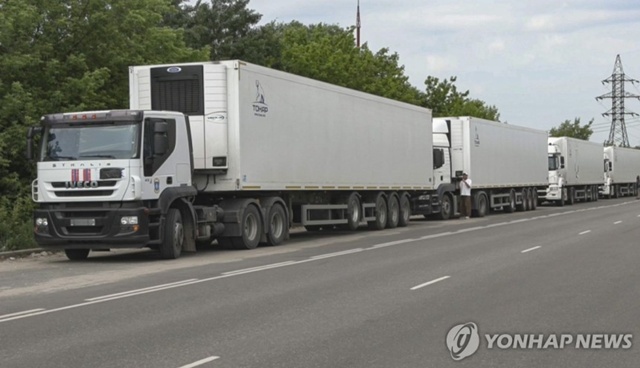 ▲ 우크라이나 국경에 도착한 포로 시신 운반 트럭. EPA/러시아 국방부. ⓒ연합뉴스